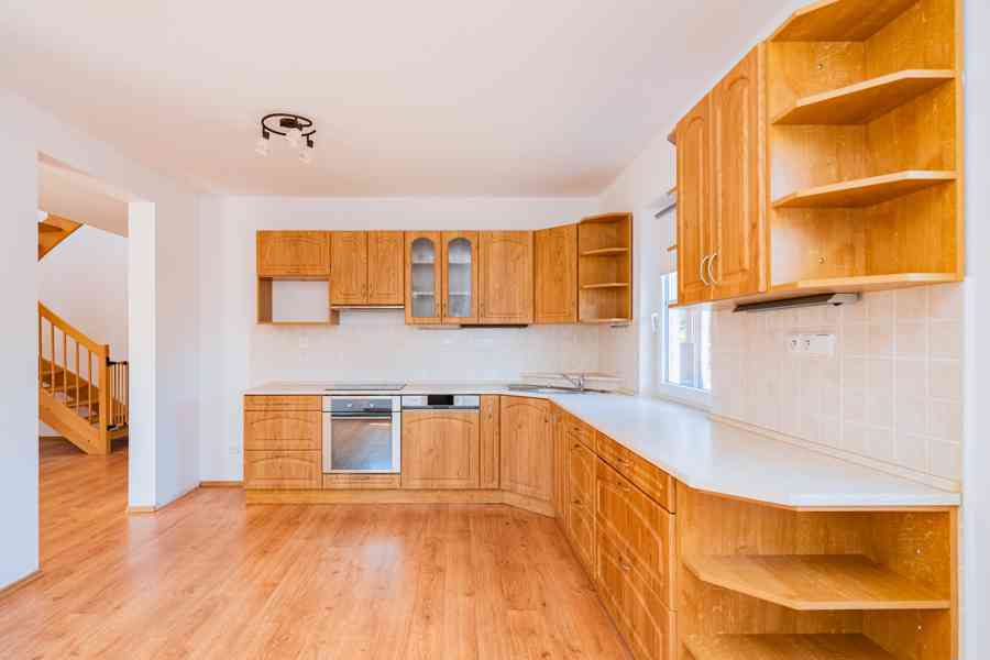 Prodej rodinného domu se zimní zahradou 160 m², pozem.816 m² - foto 16