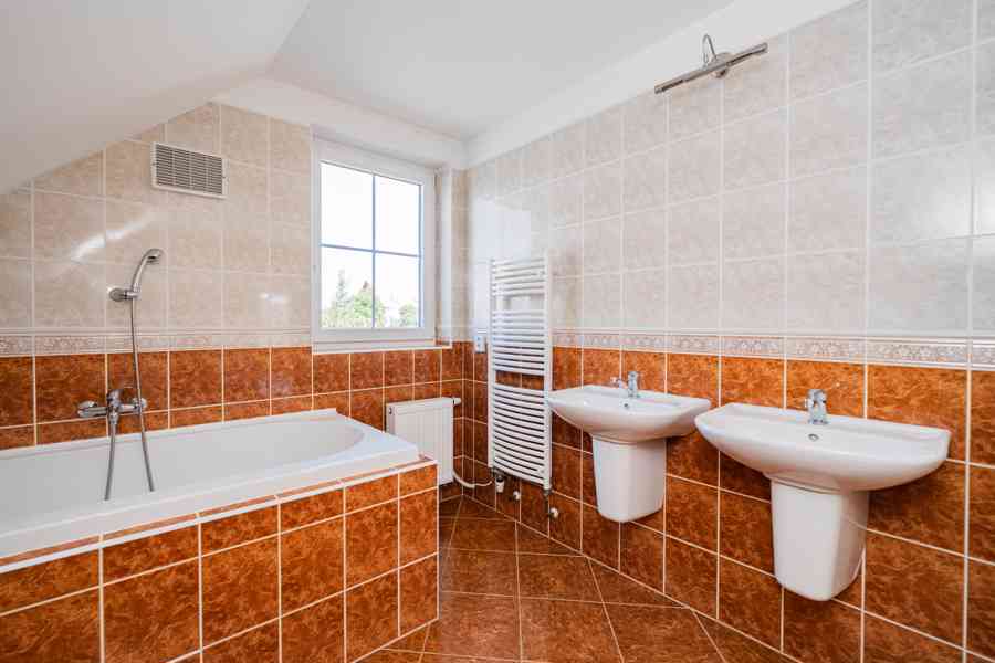 Prodej rodinného domu se zimní zahradou 160 m², pozem.816 m² - foto 7