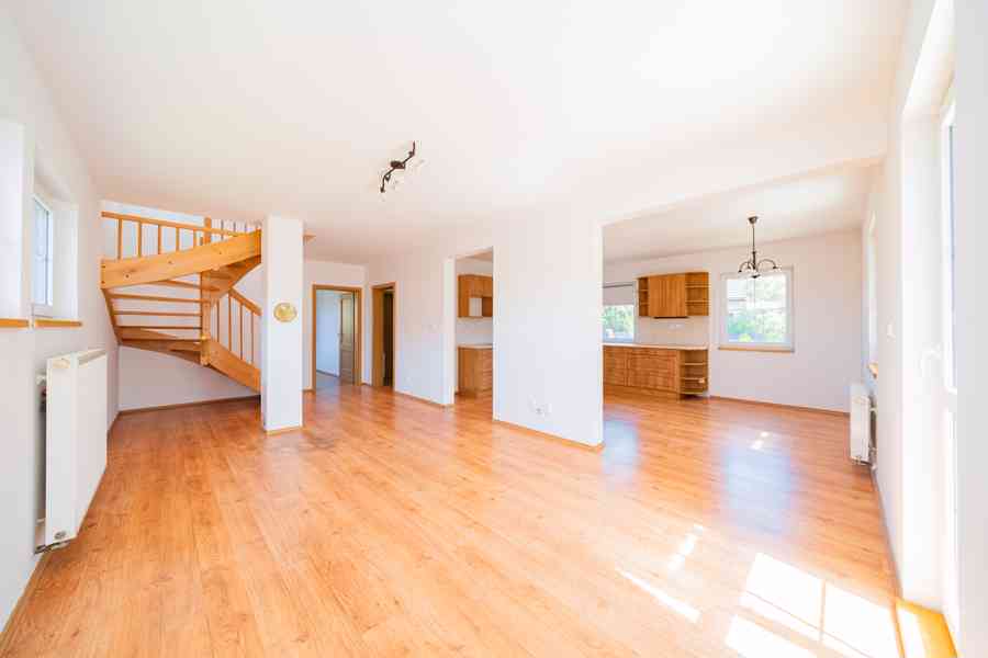 Prodej rodinného domu se zimní zahradou 160 m², pozem.816 m² - foto 5