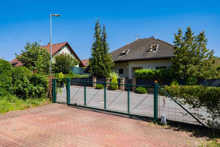 Prodej rodinného domu se zimní zahradou 160 m², pozem.816 m² - foto 11