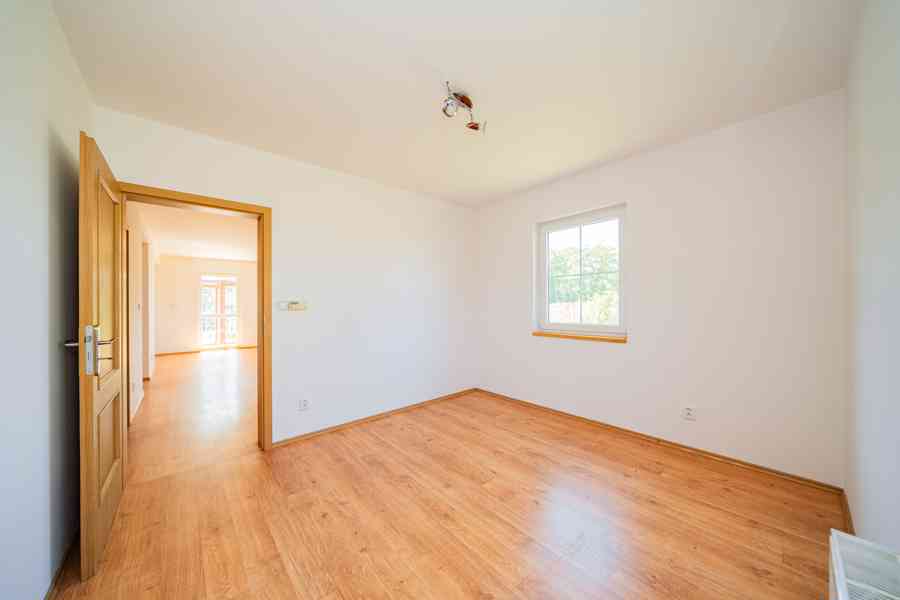Prodej rodinného domu se zimní zahradou 160 m², pozem.816 m² - foto 3