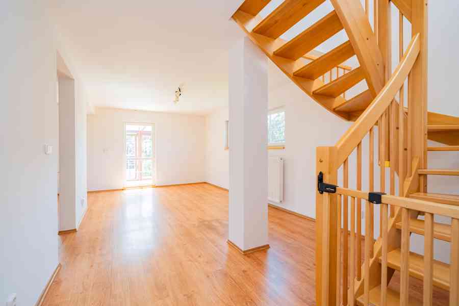 Prodej rodinného domu se zimní zahradou 160 m², pozem.816 m² - foto 13