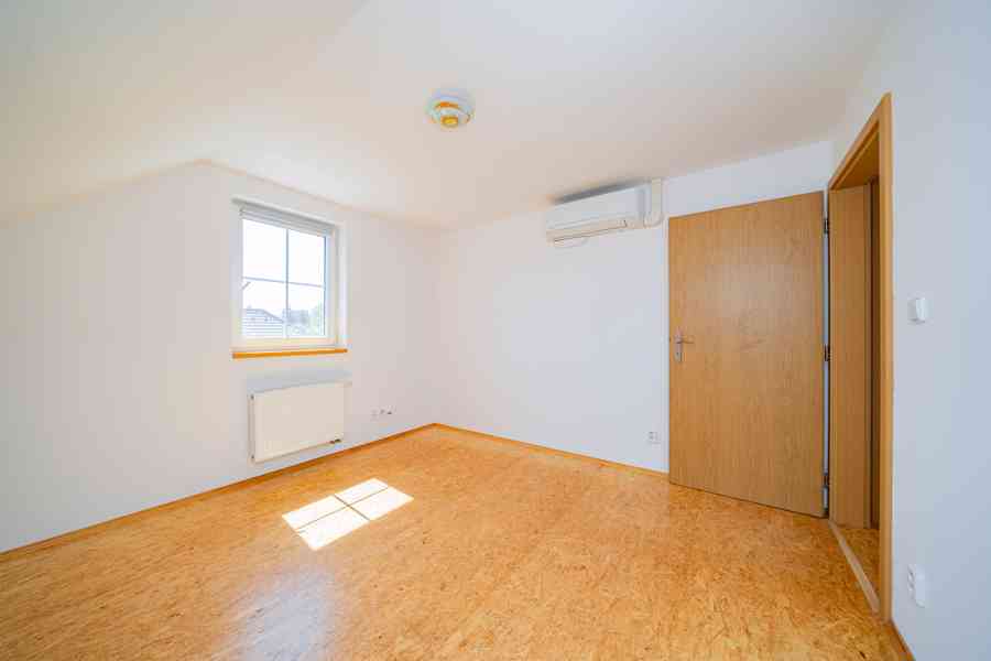 Prodej rodinného domu se zimní zahradou 160 m², pozem.816 m² - foto 23