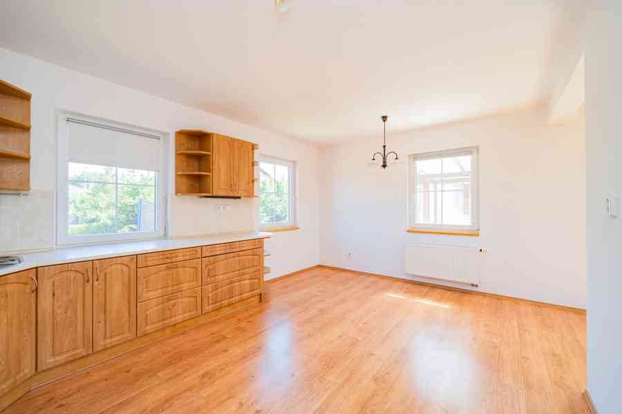 Prodej rodinného domu se zimní zahradou 160 m², pozem.816 m² - foto 14