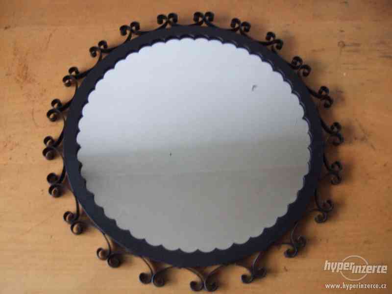 zrcadlo v kovaném rámu - foto 1