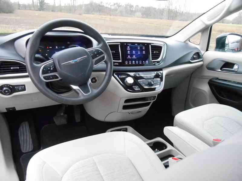 Chrysler Pacifica 3,6 Hybrid PLUG-IN RU 2018 DPH TOP STAV - foto 18
