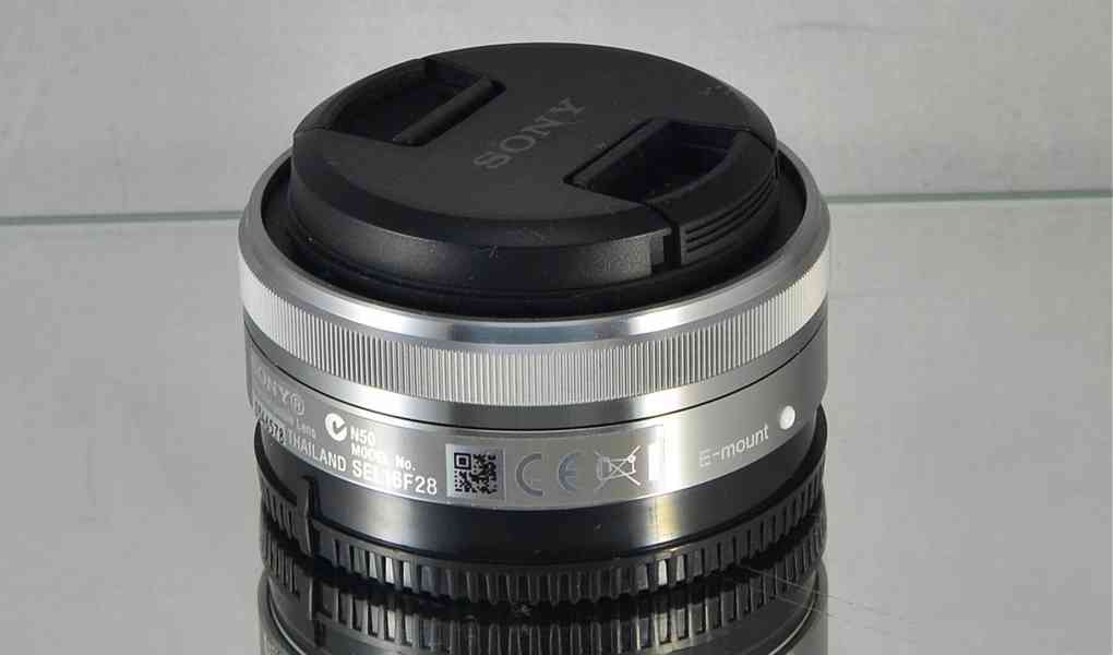 Sony E 16mm f/2,8 **APS-C  širokoúhlý, E mount - foto 6