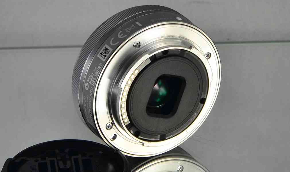 Sony E 16mm f/2,8 **APS-C  širokoúhlý, E mount - foto 5