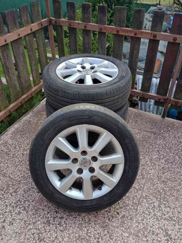 Toyota Avensis - foto 7