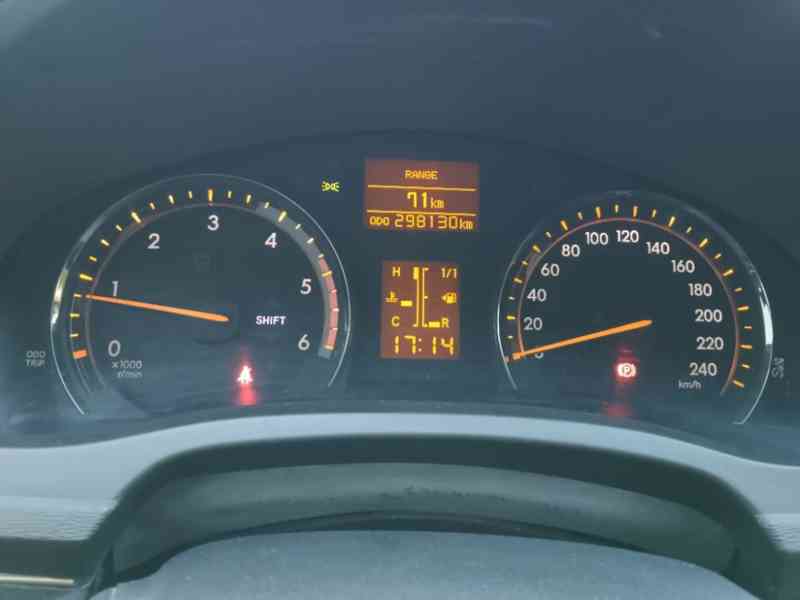Toyota Avensis - foto 8