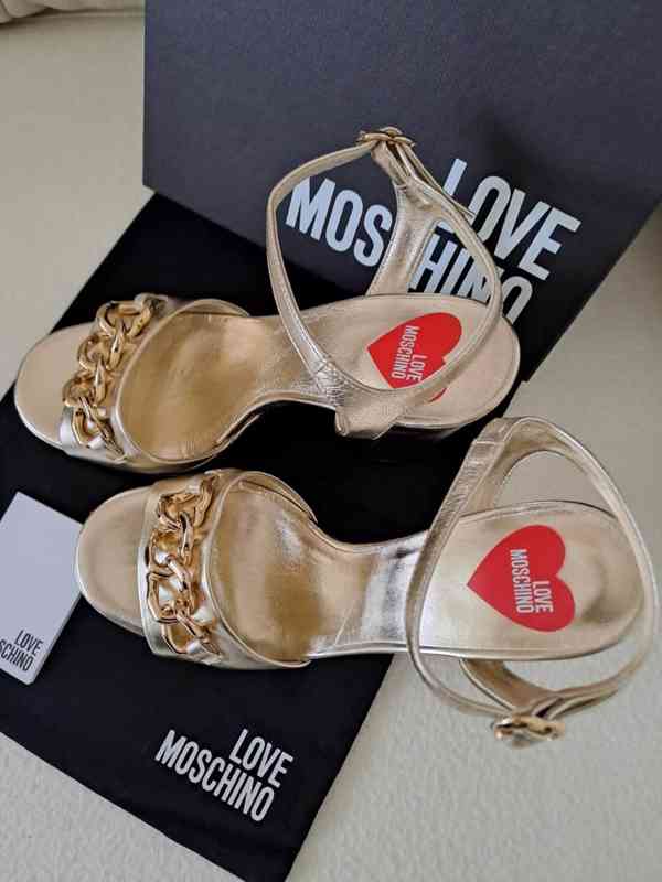 Originál zlaté luxusní sandály Love Moschino! - foto 2