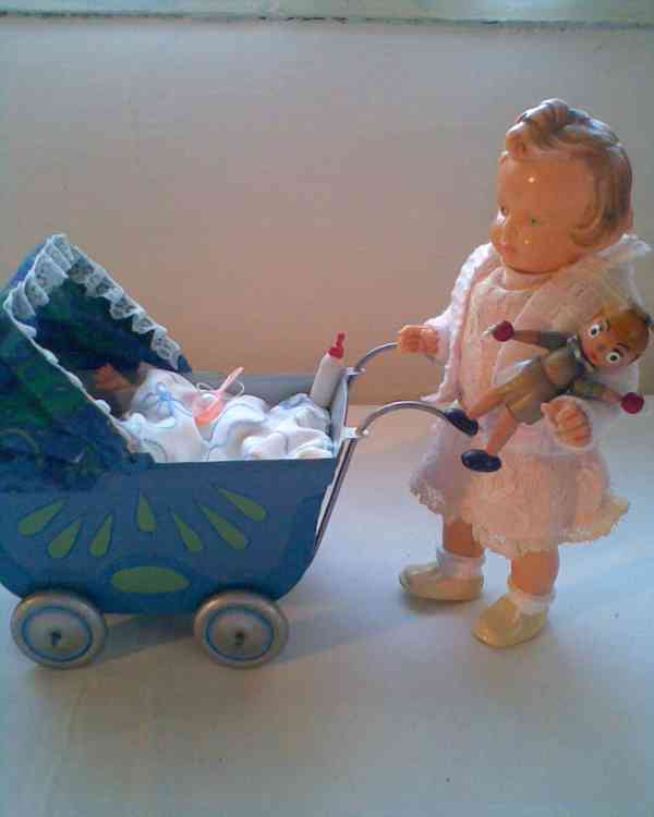 Retro kočárky s panenkami - foto 3