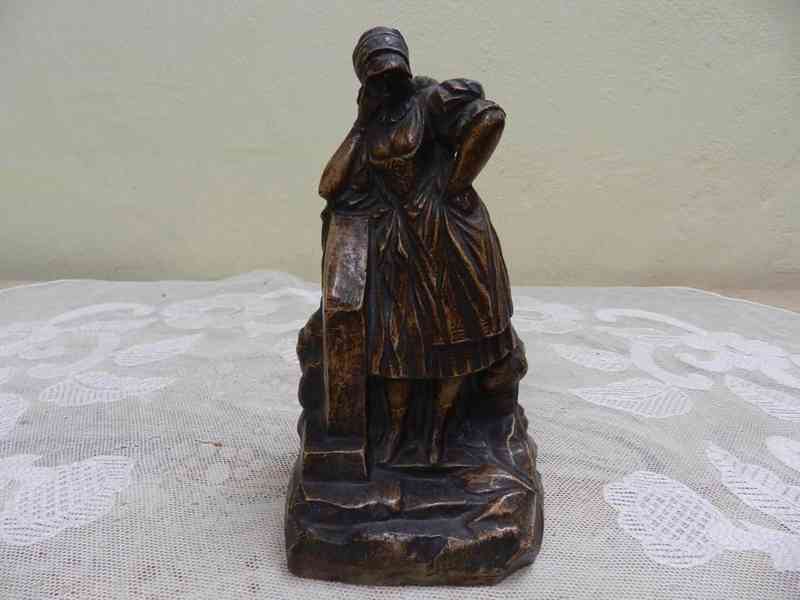 Stará keramická plastika Prodaná Nevěsta Mařenka 1928