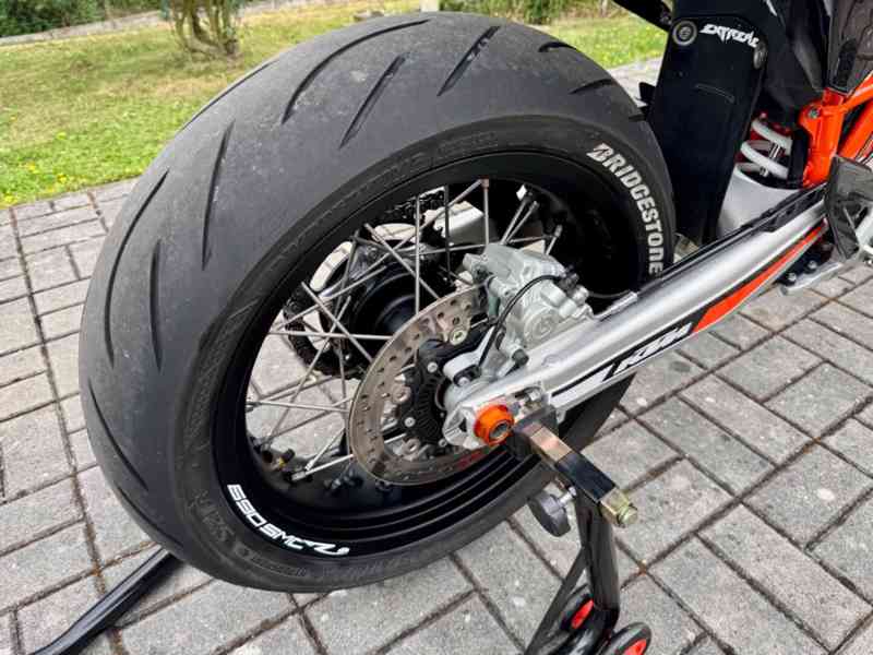 KTM 690 SMC R - foto 8