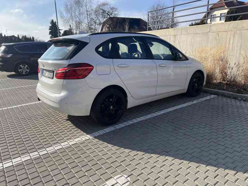 BMW 218i Active Tourer 2015 - foto 3