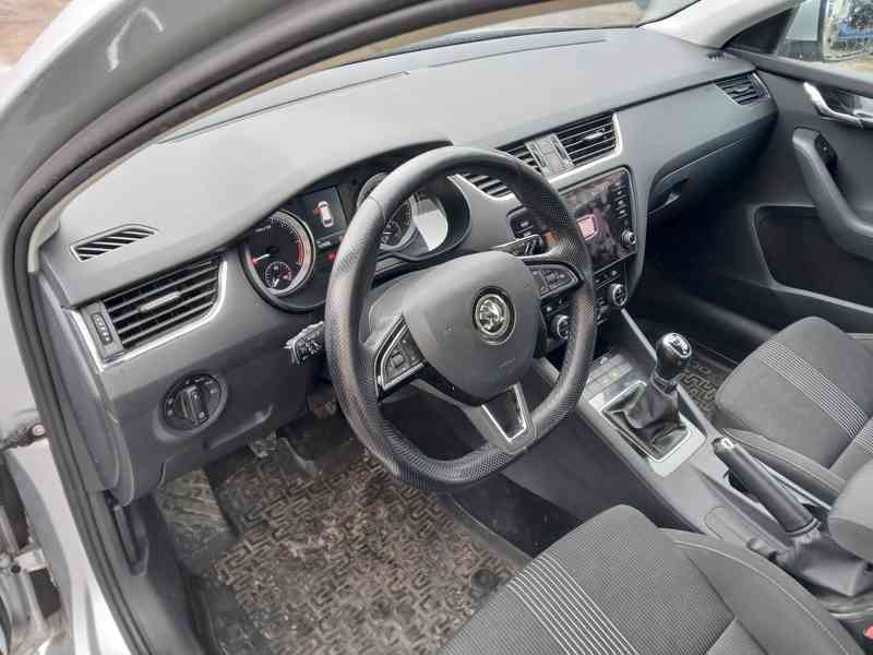 ŠKODA Octavia Combi Style 2,0 TDI 110 kW - foto 19