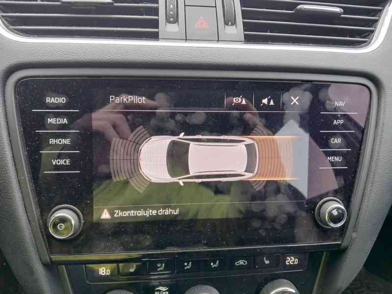 ŠKODA Octavia Combi Style 2,0 TDI 110 kW - foto 24