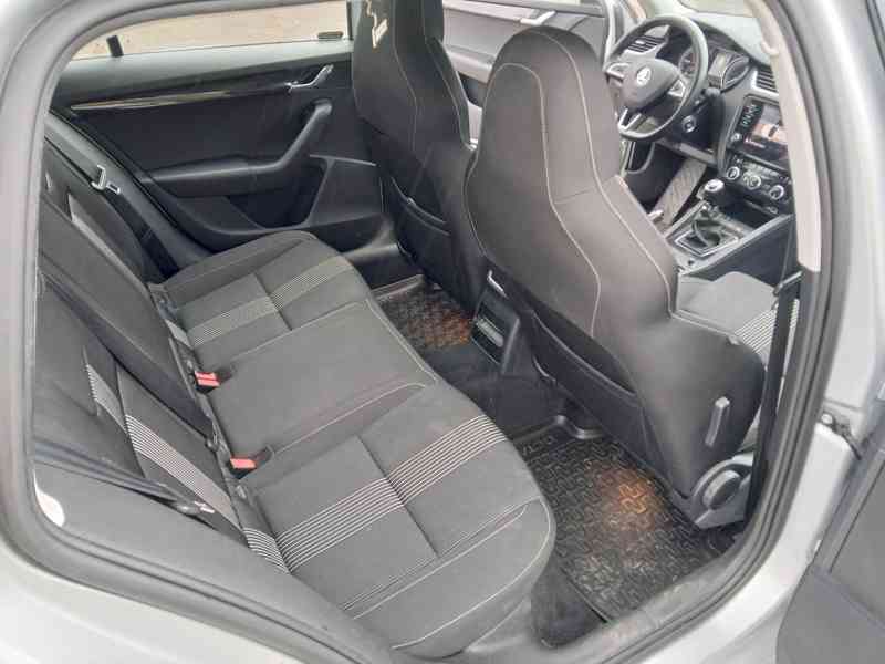 ŠKODA Octavia Combi Style 2,0 TDI 110 kW - foto 16