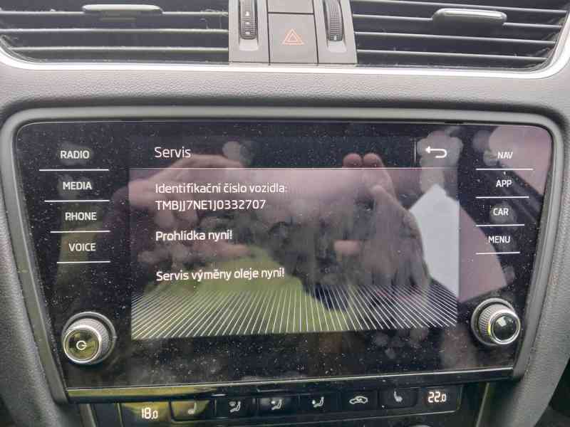 ŠKODA Octavia Combi Style 2,0 TDI 110 kW - foto 27