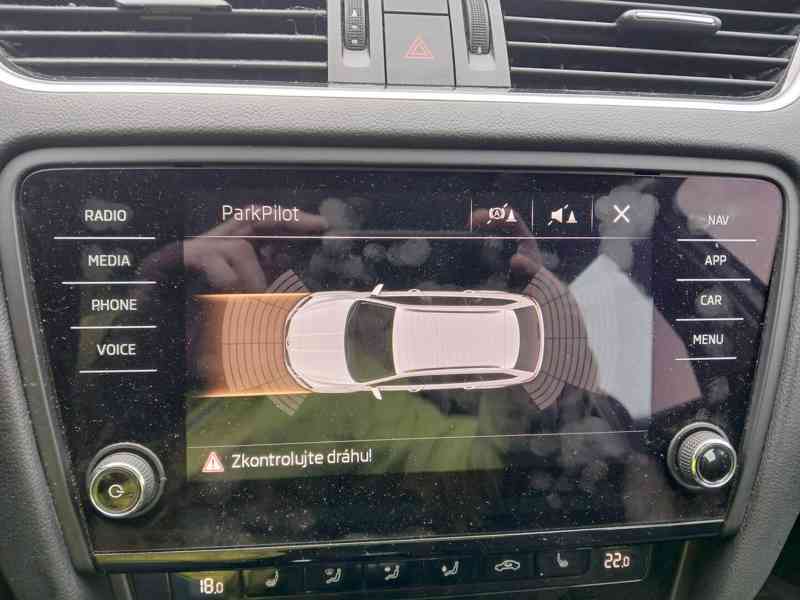 ŠKODA Octavia Combi Style 2,0 TDI 110 kW - foto 25