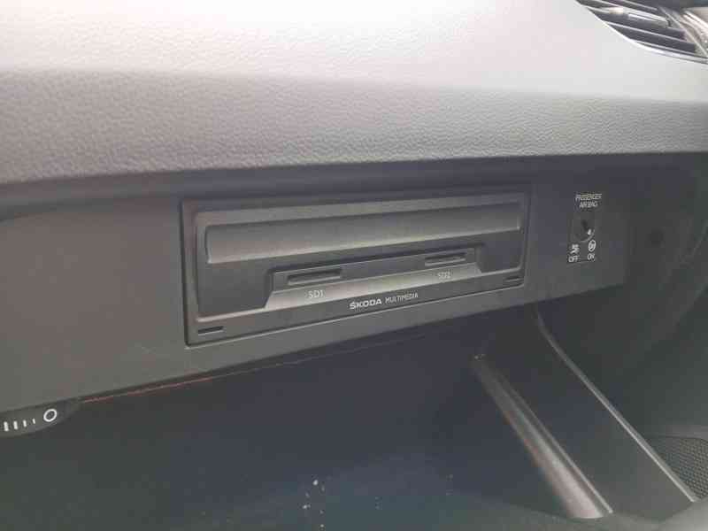 ŠKODA Octavia Combi Style 2,0 TDI 110 kW - foto 32