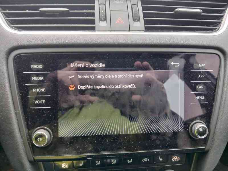 ŠKODA Octavia Combi Style 2,0 TDI 110 kW - foto 26