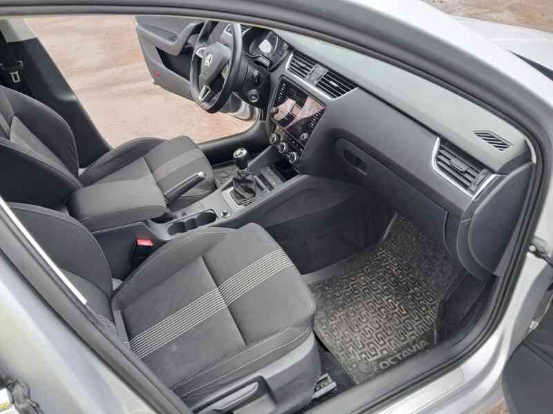 ŠKODA Octavia Combi Style 2,0 TDI 110 kW - foto 17