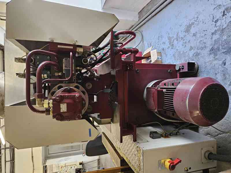 Použitý vstřikovací lis SK 1300-370 basic, r. v. 1997 - foto 4