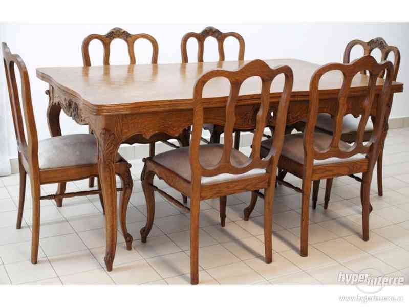 Starožitný rozkládací stůl a šest židlí - foto 1
