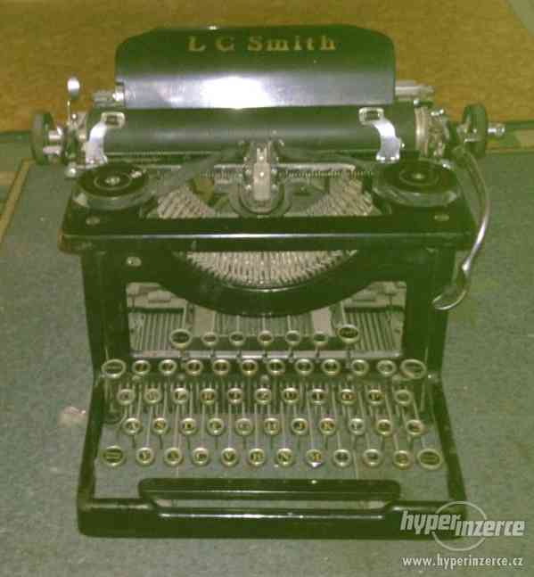 Starožitný psací stroj - foto 1