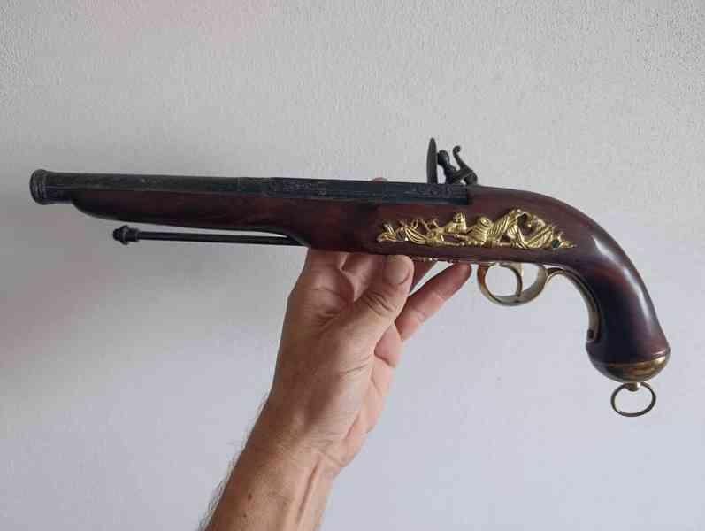 Starší replika, pistole - bambitka, hezky zachovalá. Nápis - - foto 9