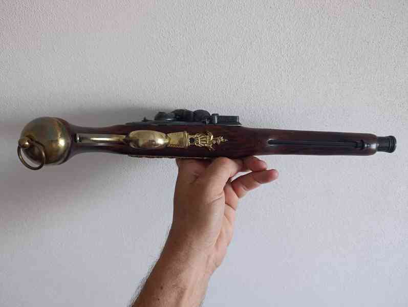 Starší replika, pistole - bambitka, hezky zachovalá. Nápis - - foto 11