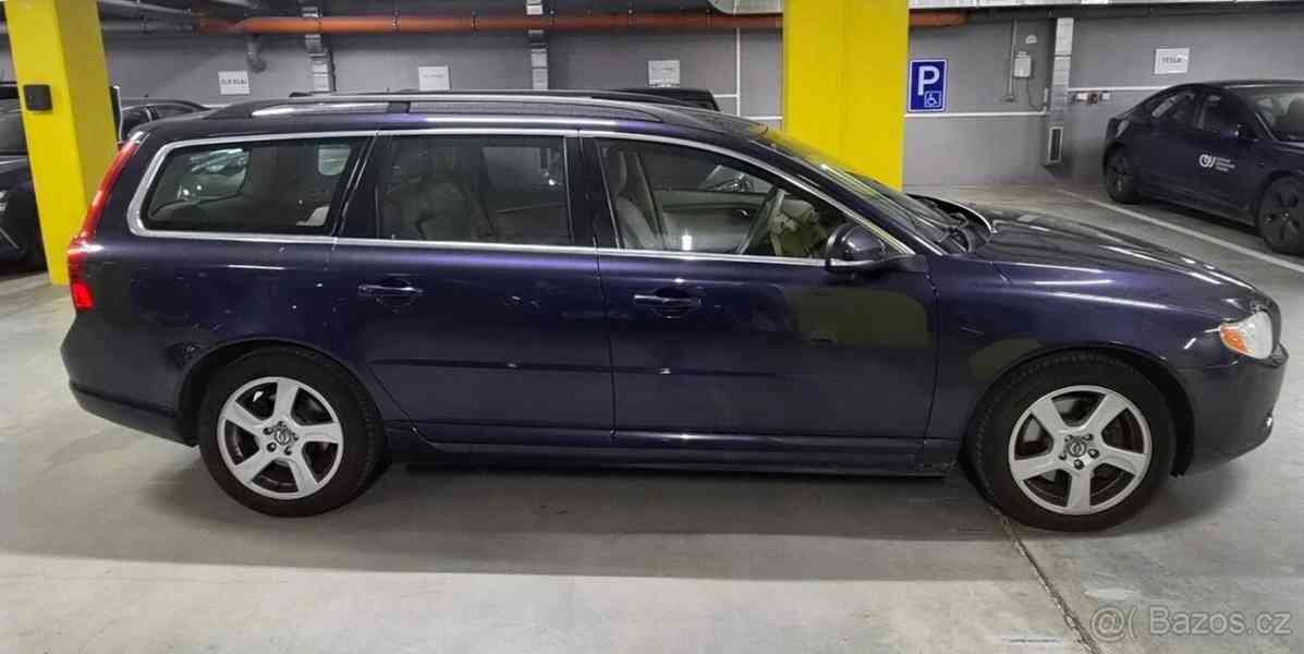 Volvo V70 2,4   D5 4x4 158KW - foto 2