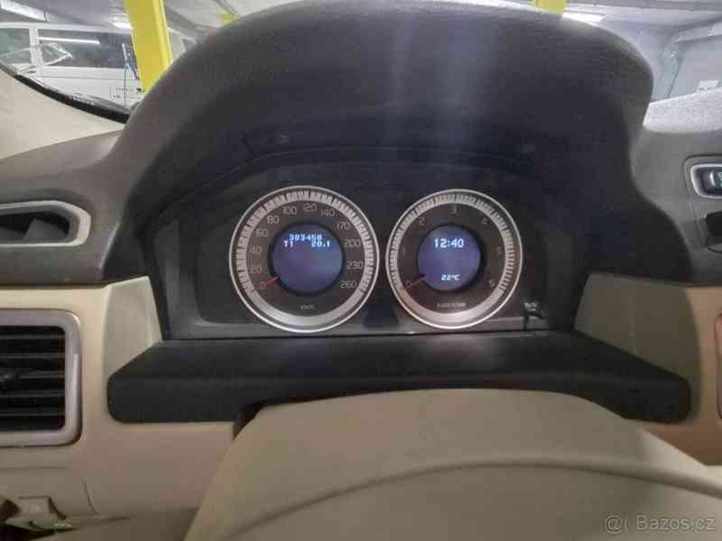 Volvo V70 2,4   D5 4x4 158KW - foto 14