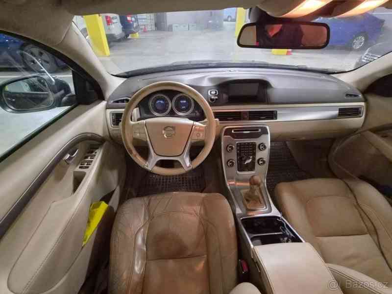Volvo V70 2,4   D5 4x4 158KW - foto 8