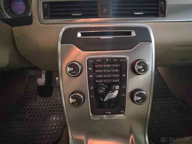 Volvo V70 2,4   D5 4x4 158KW - foto 9
