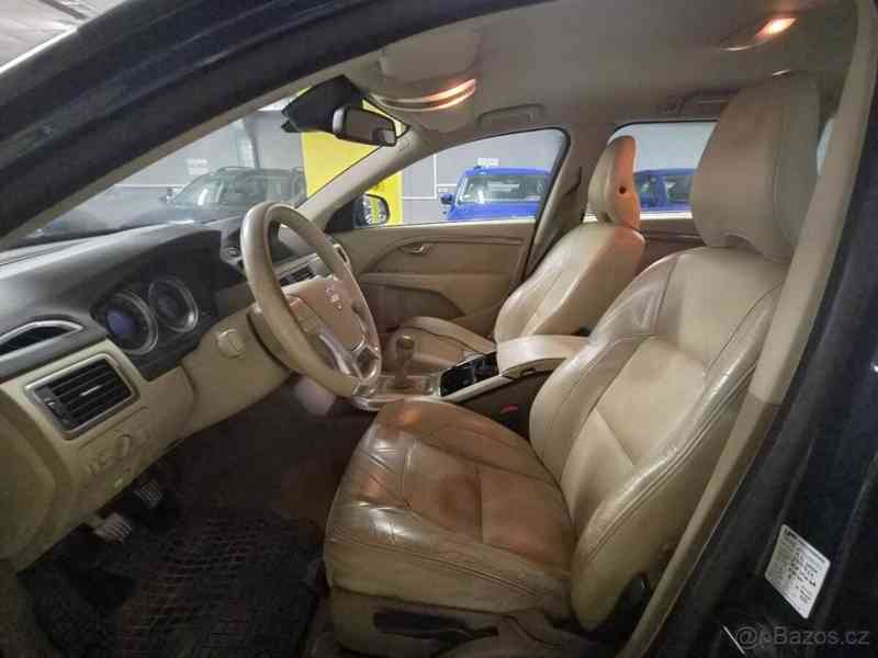Volvo V70 2,4   D5 4x4 158KW - foto 12