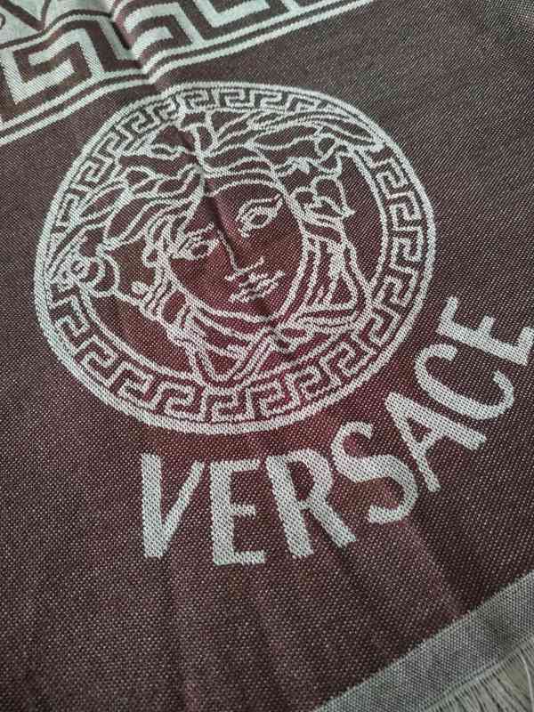 šátek Versace - foto 5