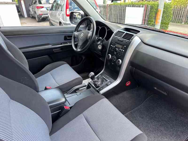 Suzuki Grand Vitara 1.6i Club benzín 78kw - foto 12