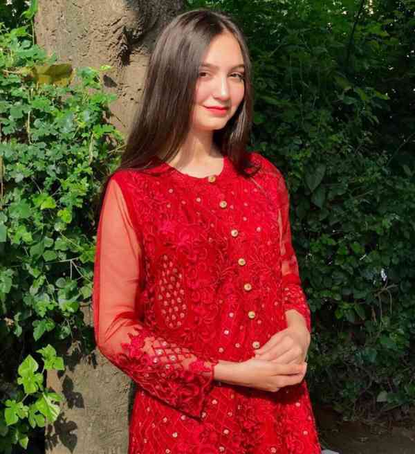 Call Girls in Gulberg Lahore > 03280833300 < Full Night Sex - foto 1