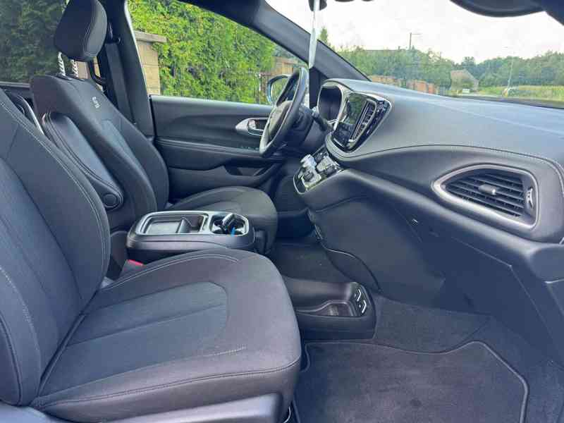 Chrysler Pacifica 3.6 S RU DVD Nový model 2022 - foto 9