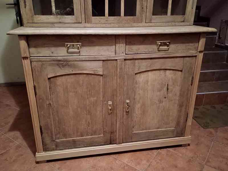 stará dubová kredenc 187 - foto 7