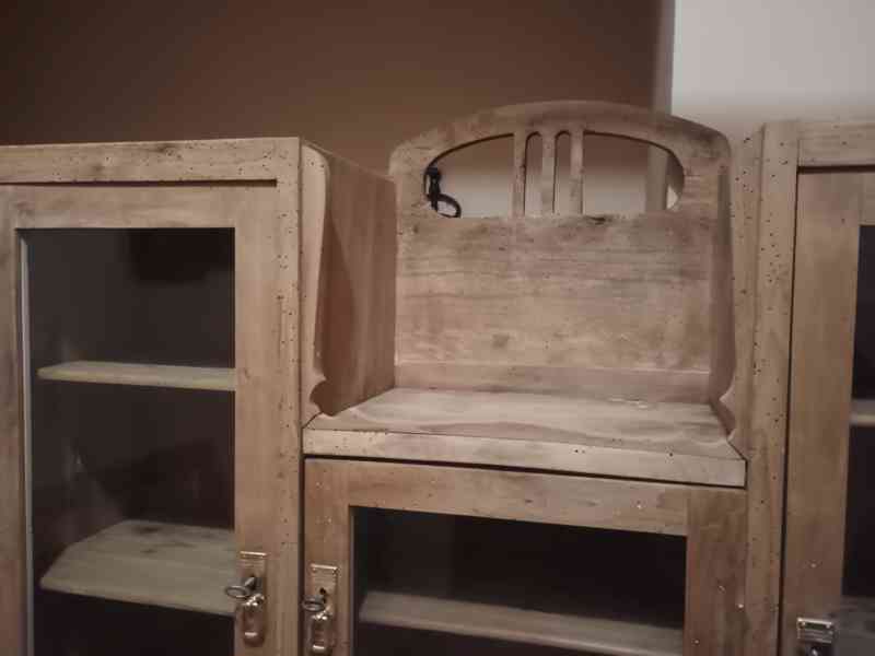 stará dubová kredenc 187 - foto 9