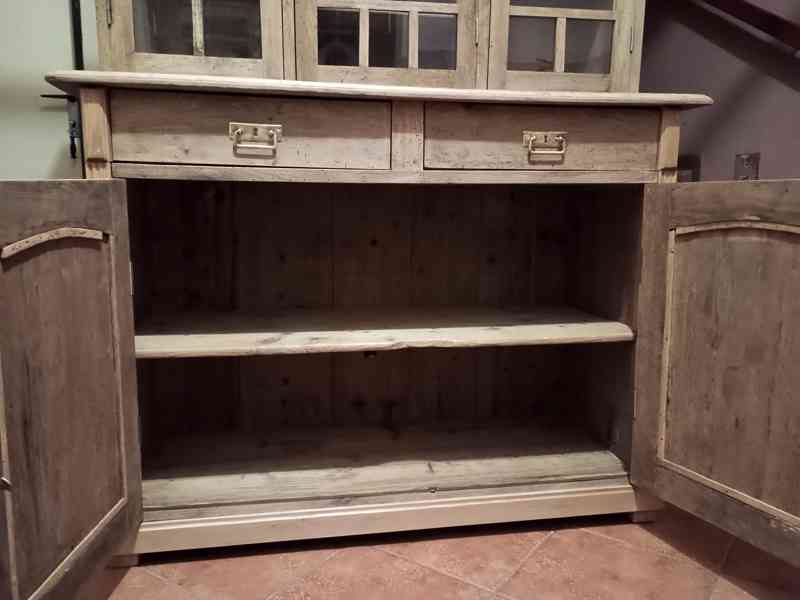 stará dubová kredenc 187 - foto 8