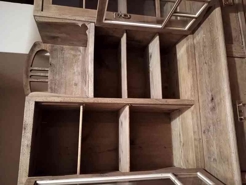 stará dubová kredenc 187 - foto 4