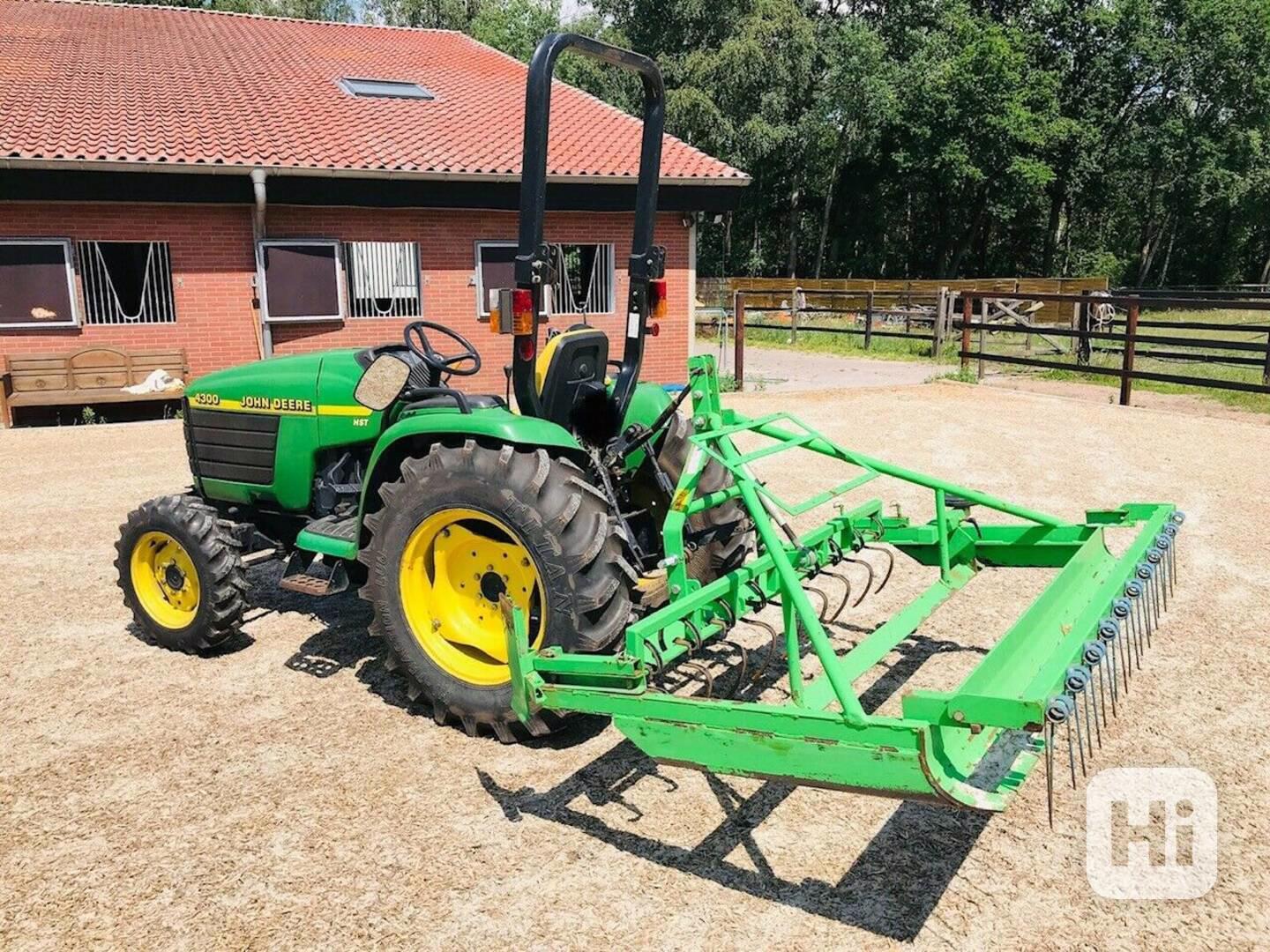 Traktor John Deere 4HST/ 300 - foto 1