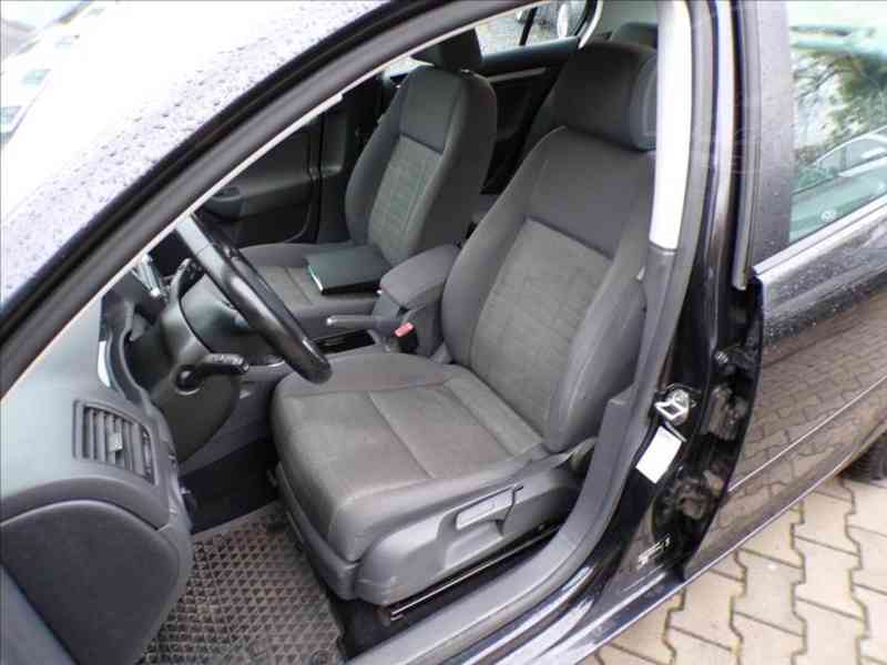 VW Golf 1,4 i 1.MAJITEL,TREND-Hned odjíždíte - foto 9