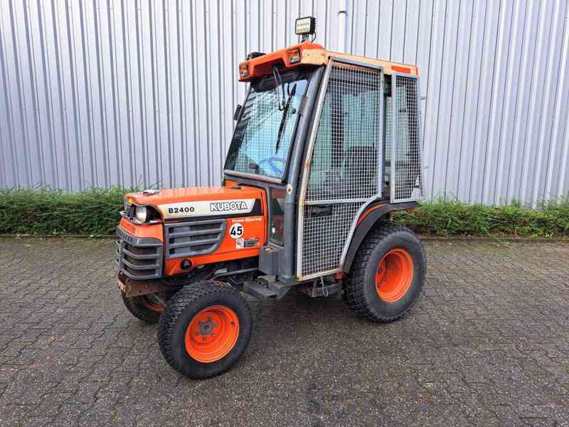 Traktor Kubota B2400 - foto 1