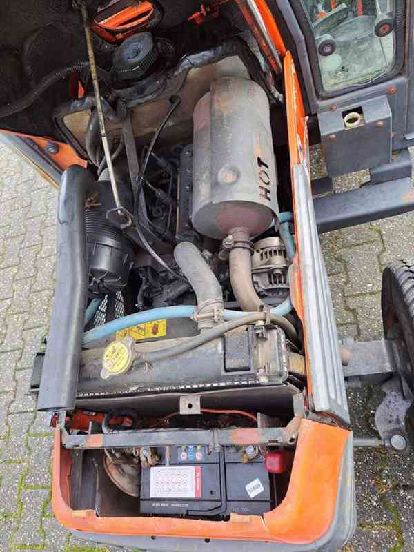 Traktor Kubota B2400 - foto 11