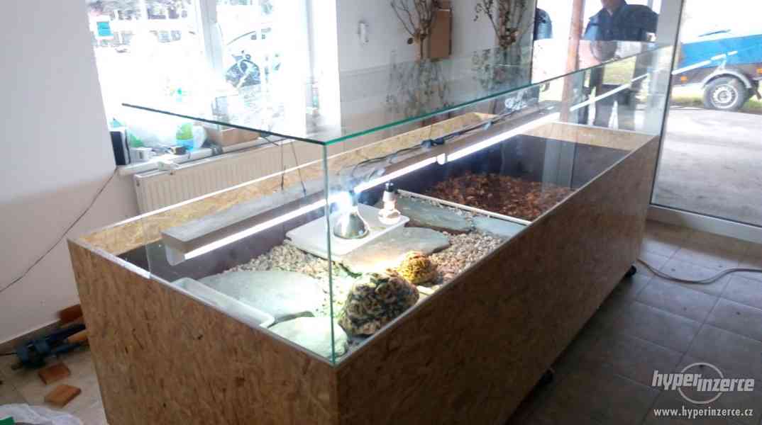 Želvárium, želví stůl pojízdný prosklený - foto 2